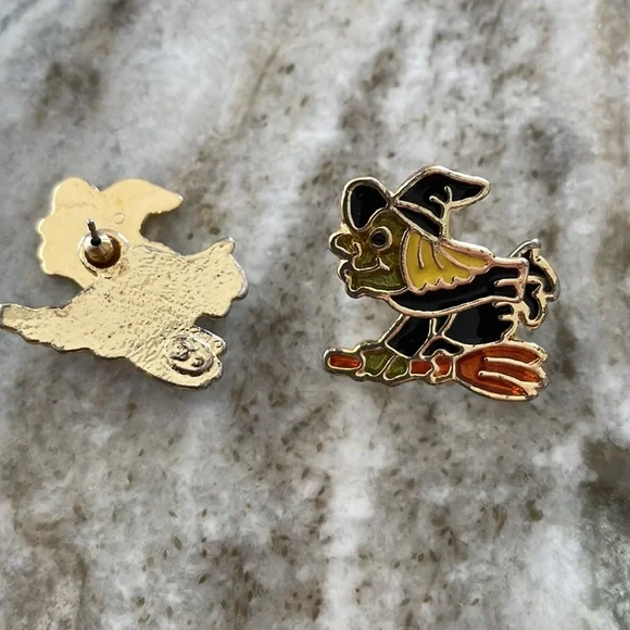 Dimensional Witch Earrings - Picture 5 of 6